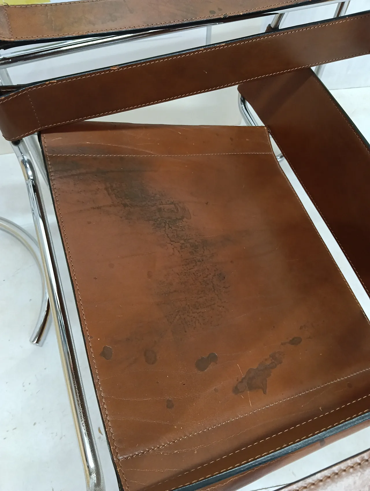 Poltrona Wassily 134 e tavolino 409 Eileen Gray di Alivar, anni '90 58