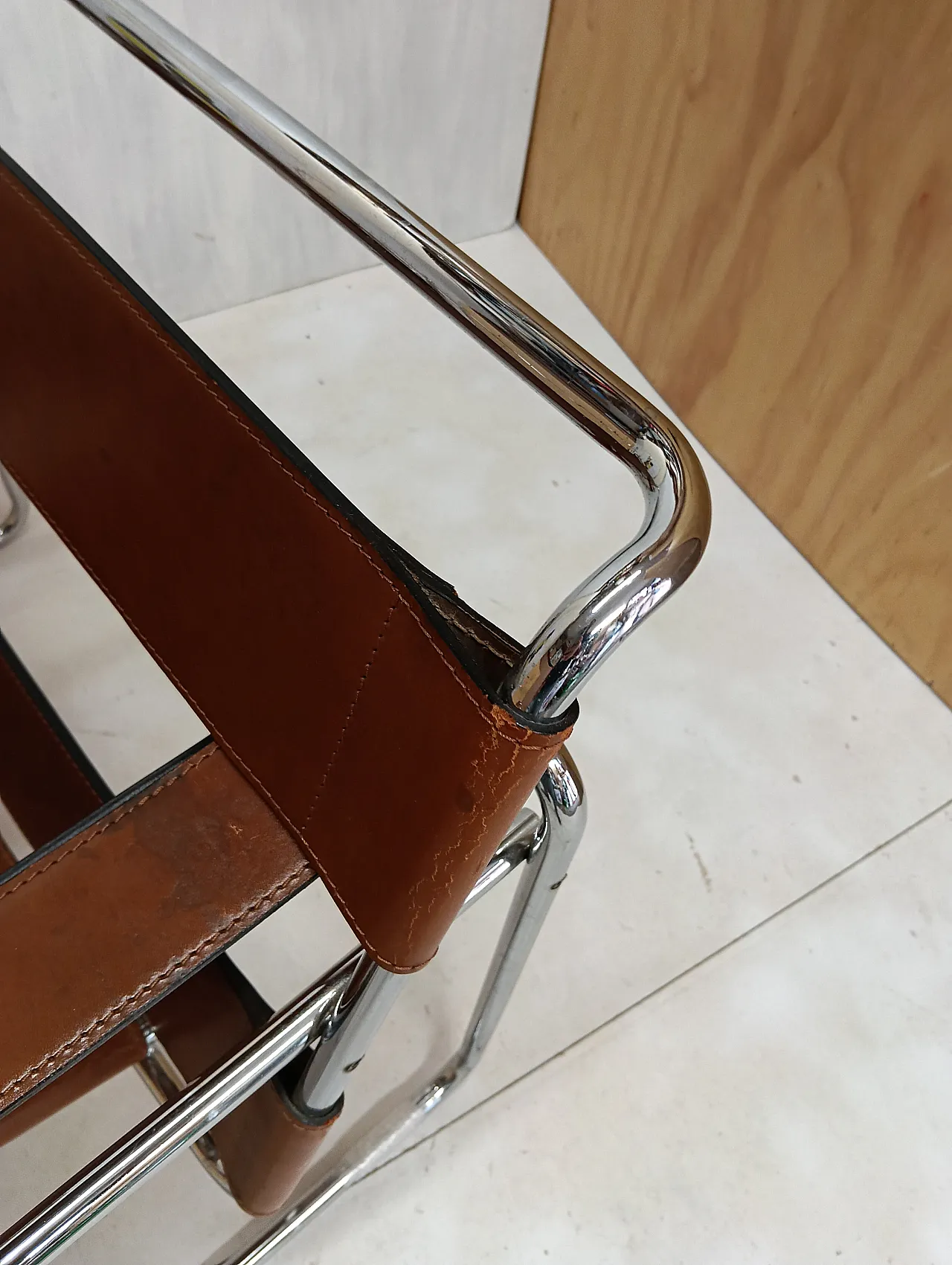 Poltrona Wassily 134 e tavolino 409 Eileen Gray di Alivar, anni '90 61