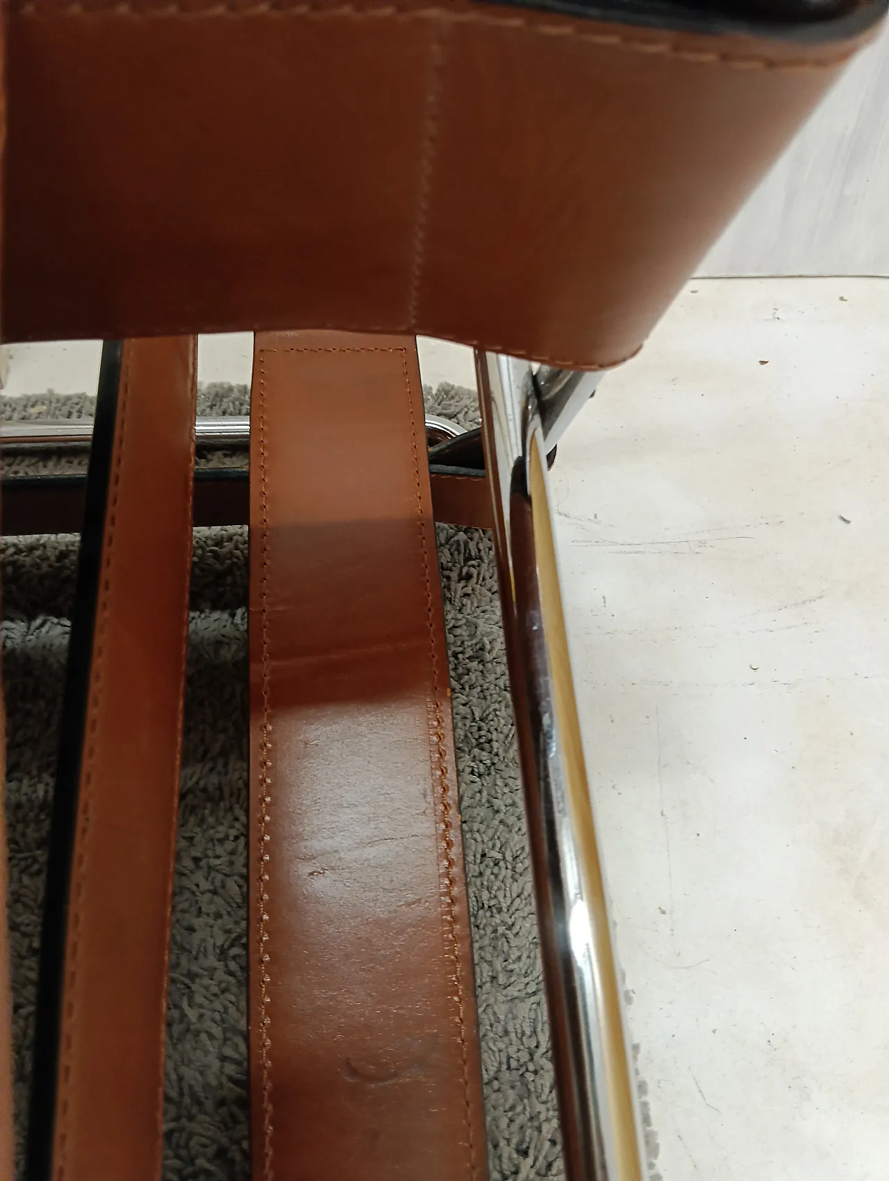 Poltrona Wassily 134 e tavolino 409 Eileen Gray di Alivar, anni '90 94