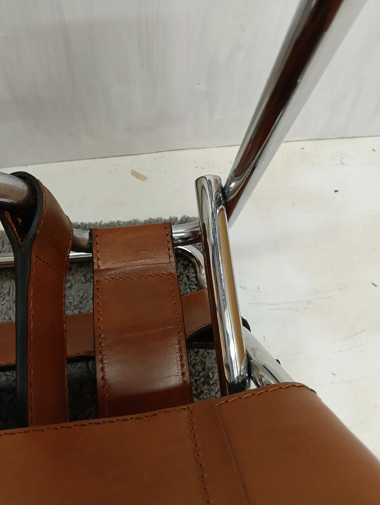 Poltrona Wassily 134 e tavolino 409 Eileen Gray di Alivar, anni '90 95