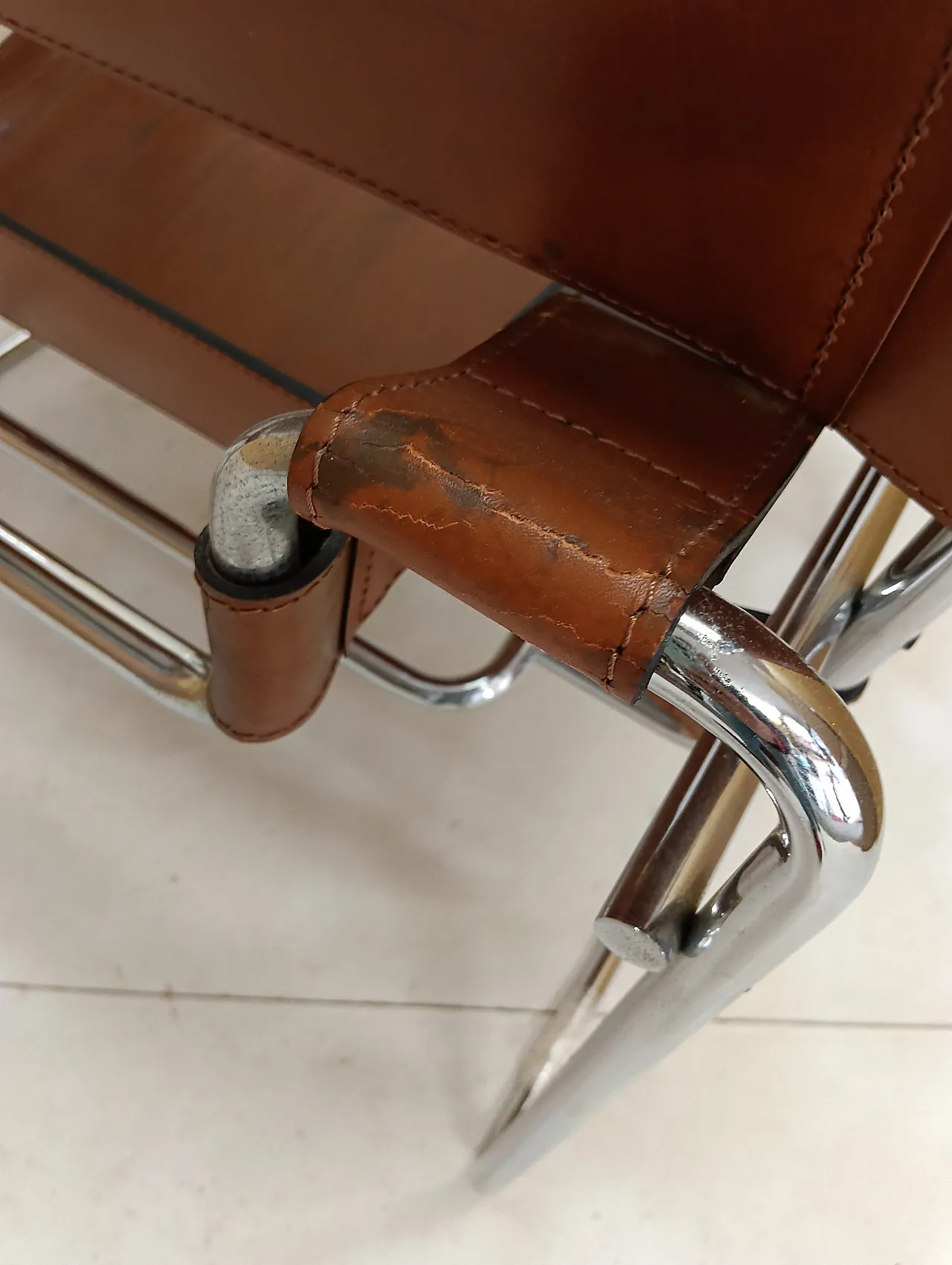 Poltrona Wassily 134 e tavolino 409 Eileen Gray di Alivar, anni '90 111