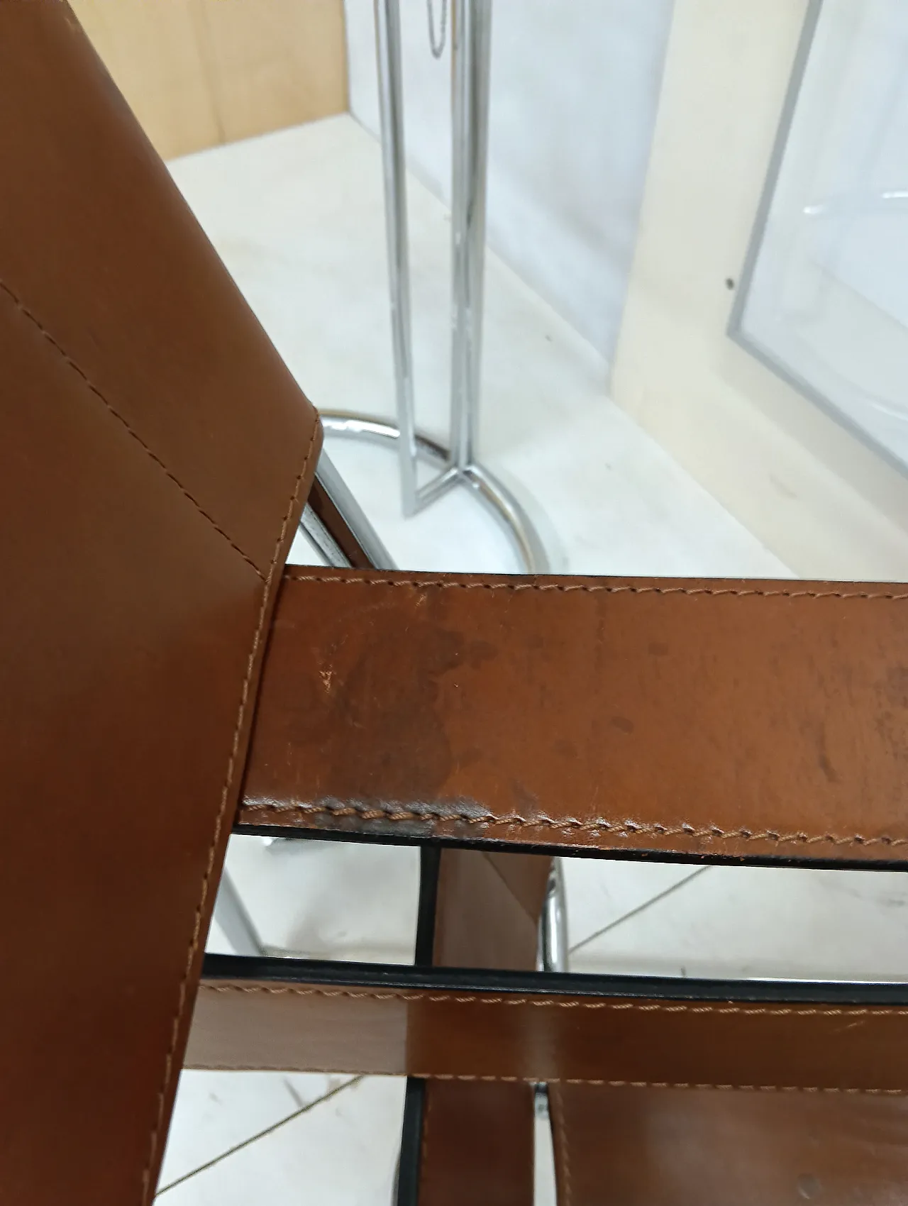 Poltrona Wassily 134 e tavolino 409 Eileen Gray di Alivar, anni '90 124
