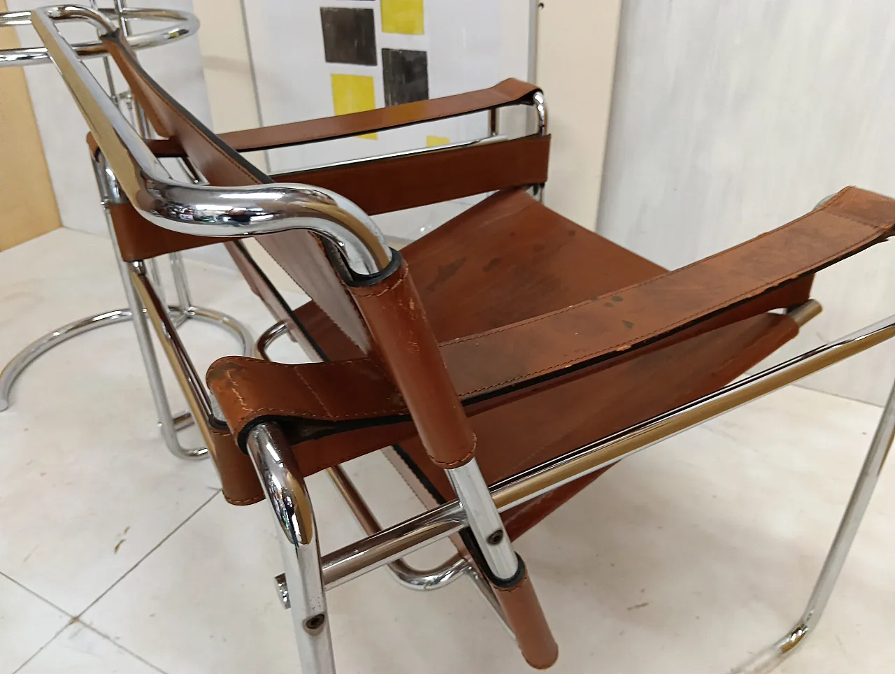 Poltrona Wassily 134 e tavolino 409 Eileen Gray di Alivar, anni '90 129