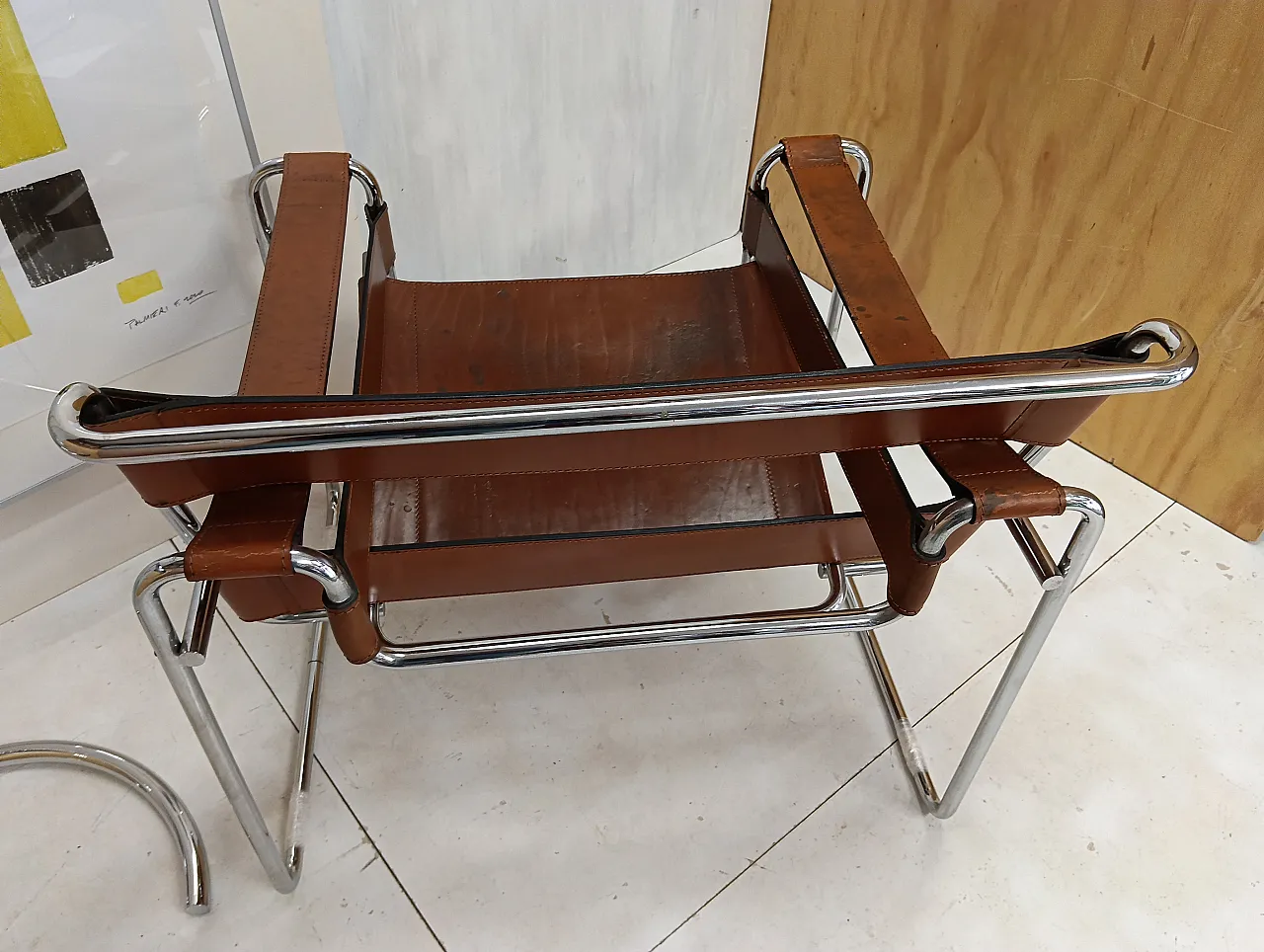 Poltrona Wassily 134 e tavolino 409 Eileen Gray di Alivar, anni '90 134