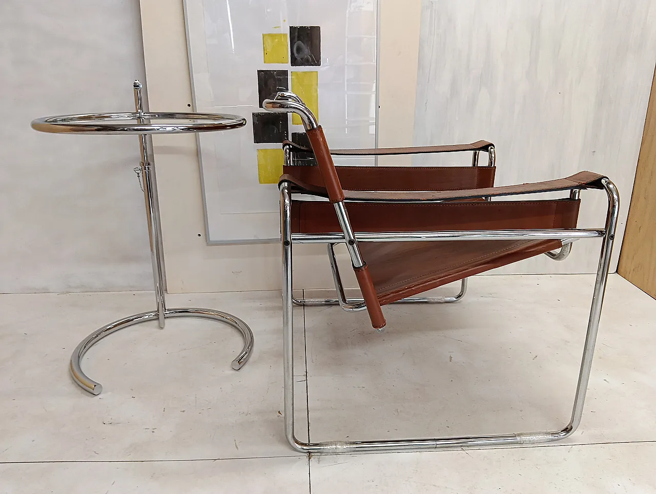 Poltrona Wassily 134 e tavolino 409 Eileen Gray di Alivar, anni '90 139