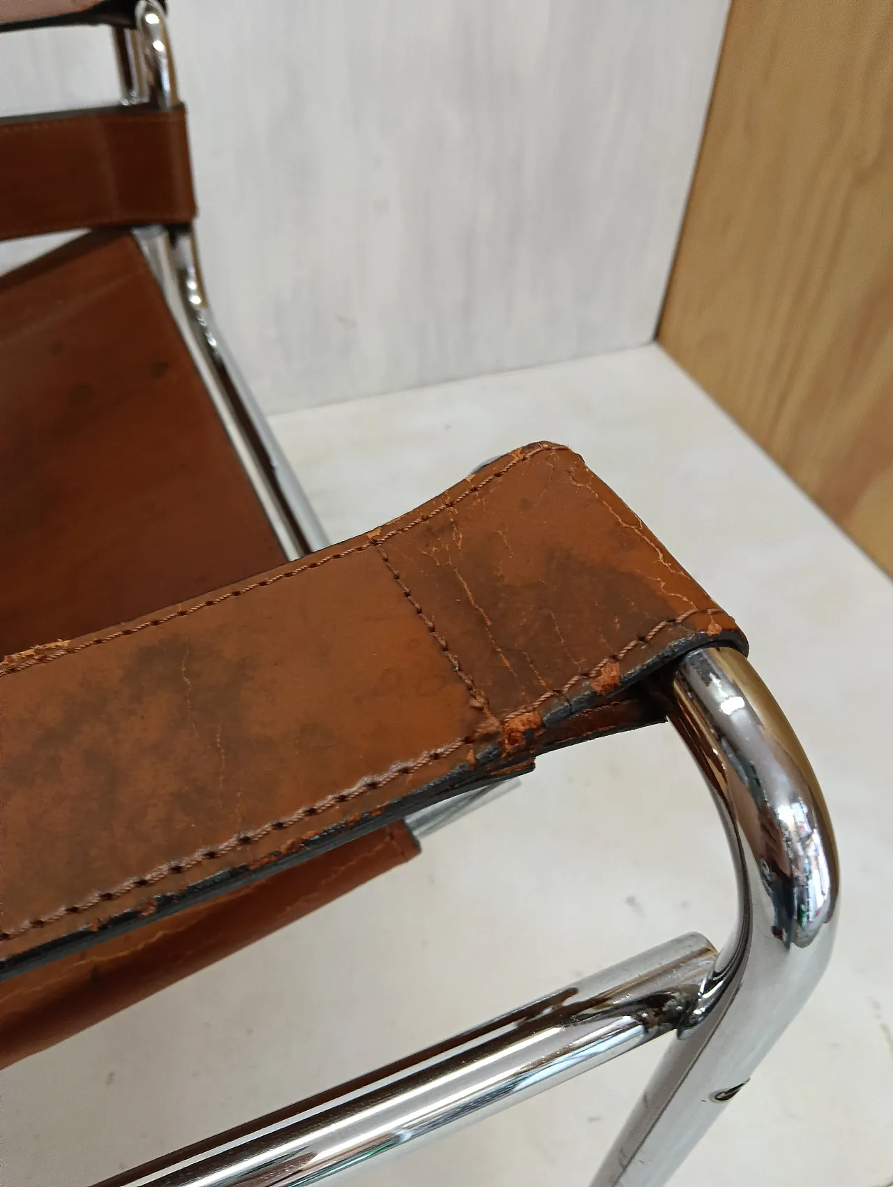 Poltrona Wassily 134 e tavolino 409 Eileen Gray di Alivar, anni '90 146