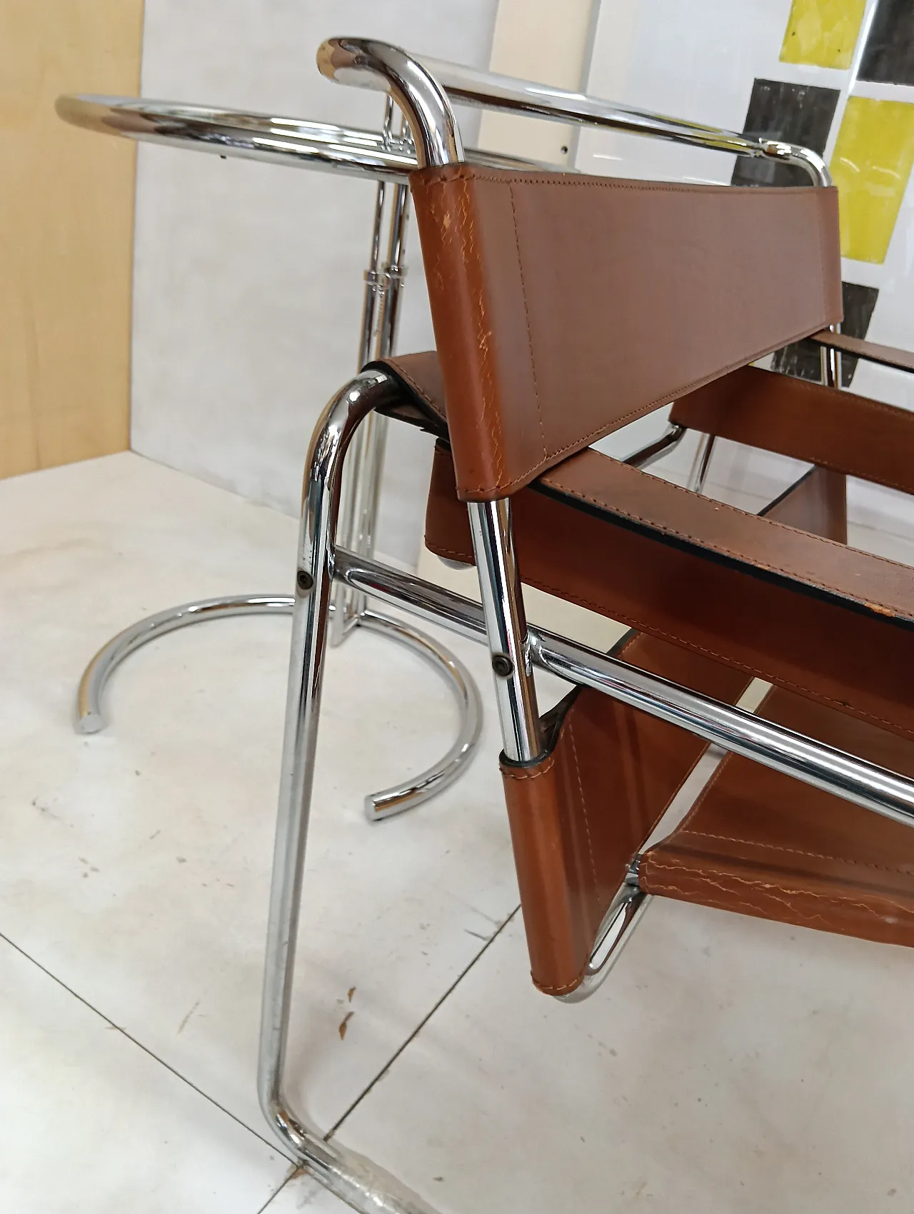 Poltrona Wassily 134 e tavolino 409 Eileen Gray di Alivar, anni '90 155