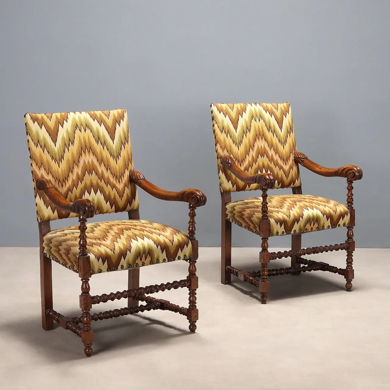 Pair of Baroque armchairs in beech and lime, early 18th century 1