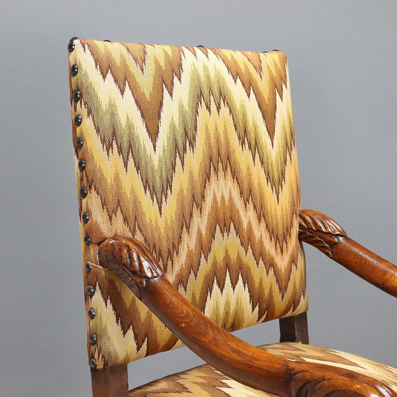 Pair of Baroque armchairs in beech and lime, early 18th century 4