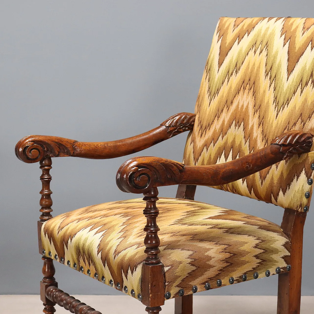 Pair of Baroque armchairs in beech and lime, early 18th century 5
