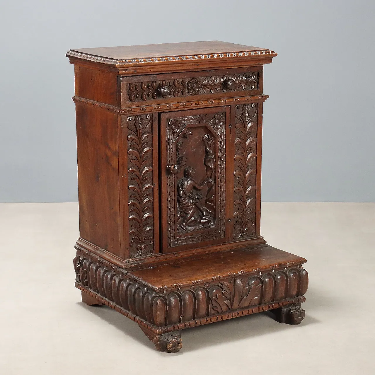 Genoese Baroque kneeler in walnut, 18th century 1