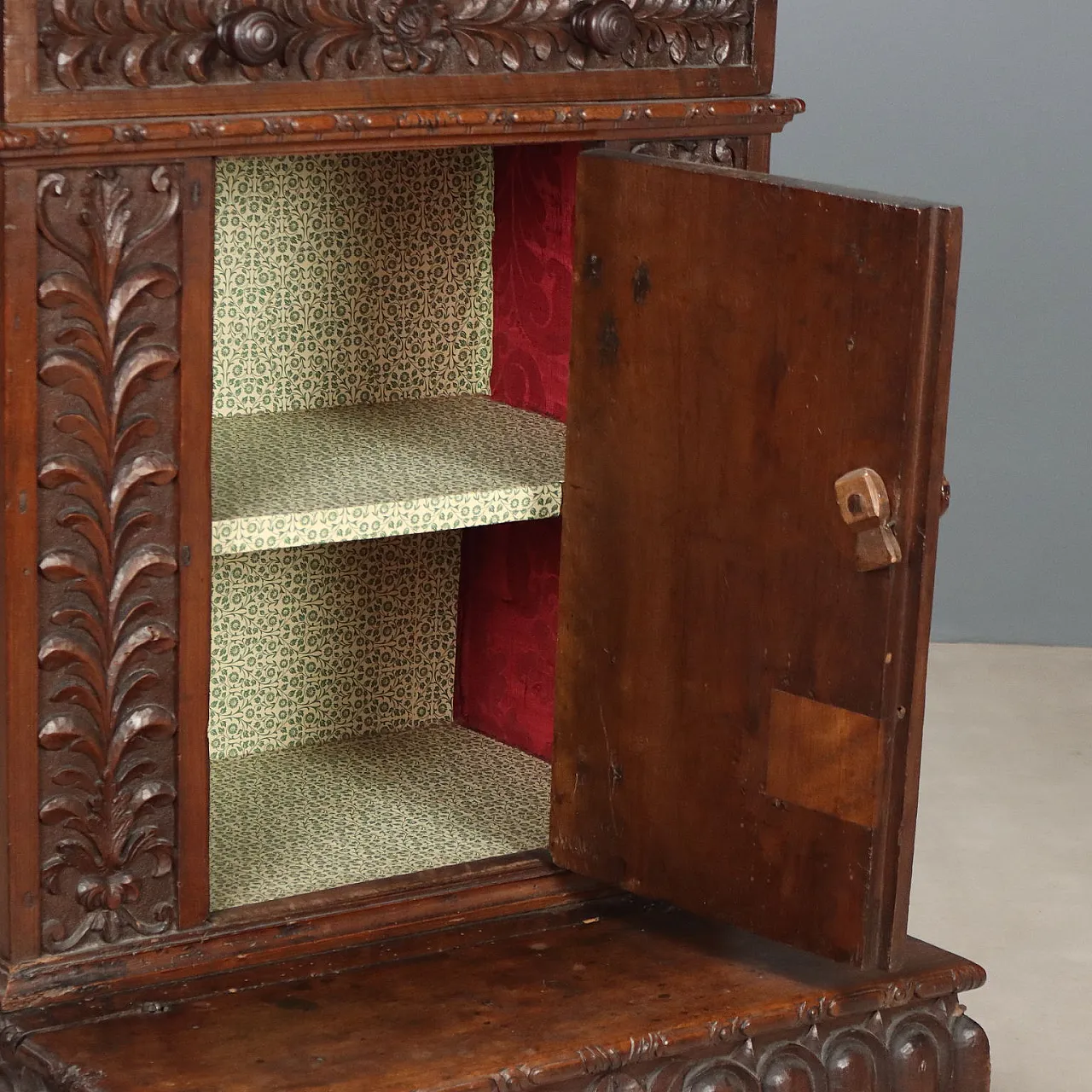 Genoese Baroque kneeler in walnut, 18th century 7