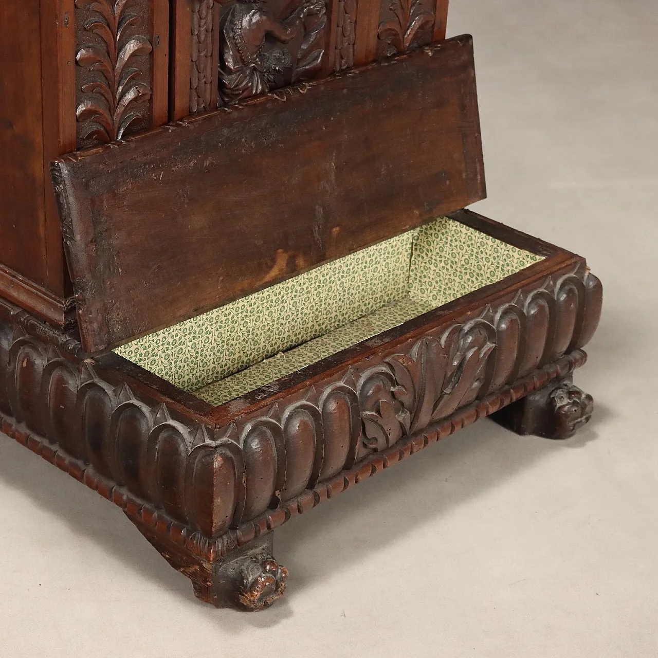 Genoese Baroque kneeler in walnut, 18th century 8