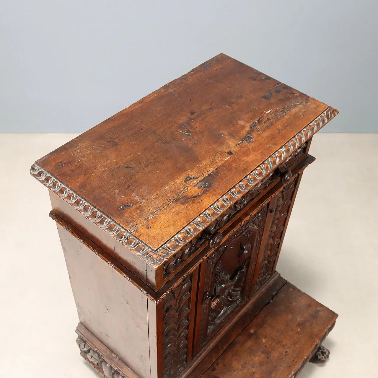Genoese Baroque kneeler in walnut, 18th century 10