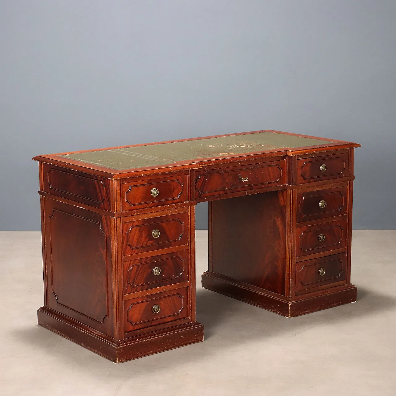 Mahogany desk, 20th century 1