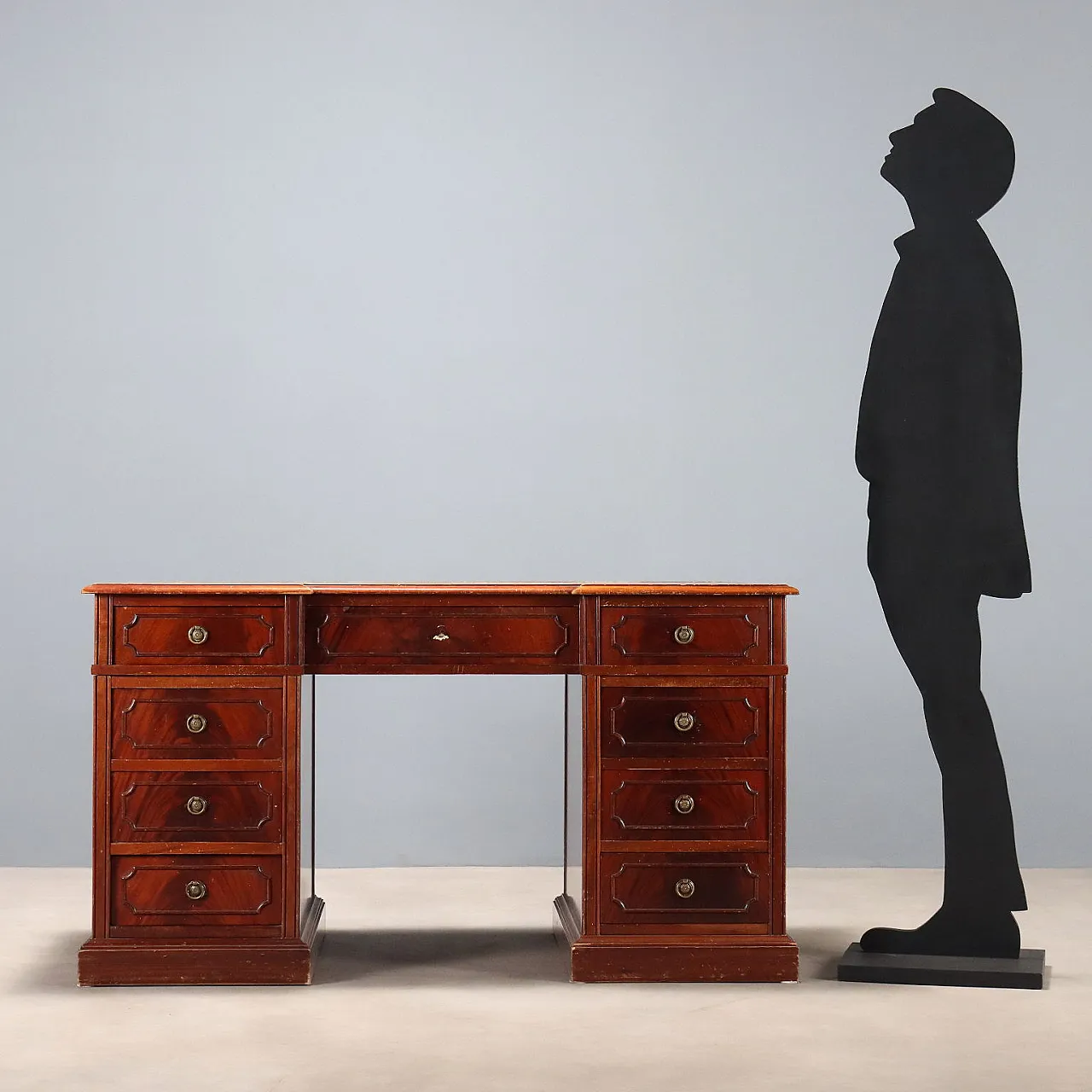 Mahogany desk, 20th century 3