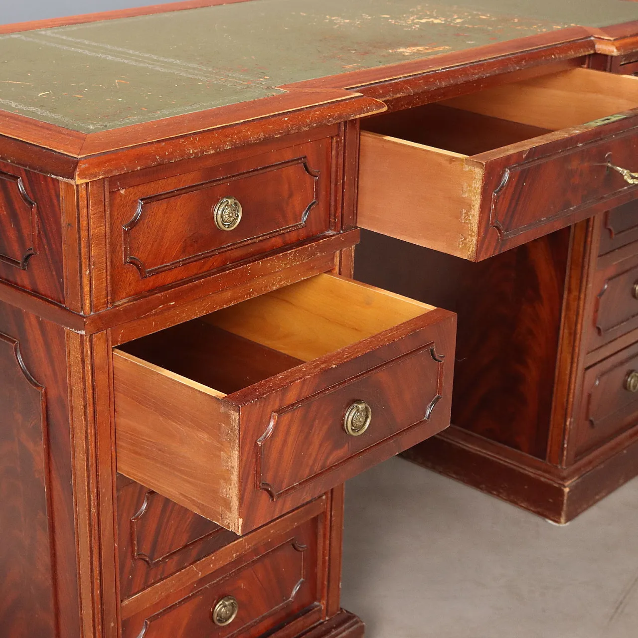 Mahogany desk, 20th century 4