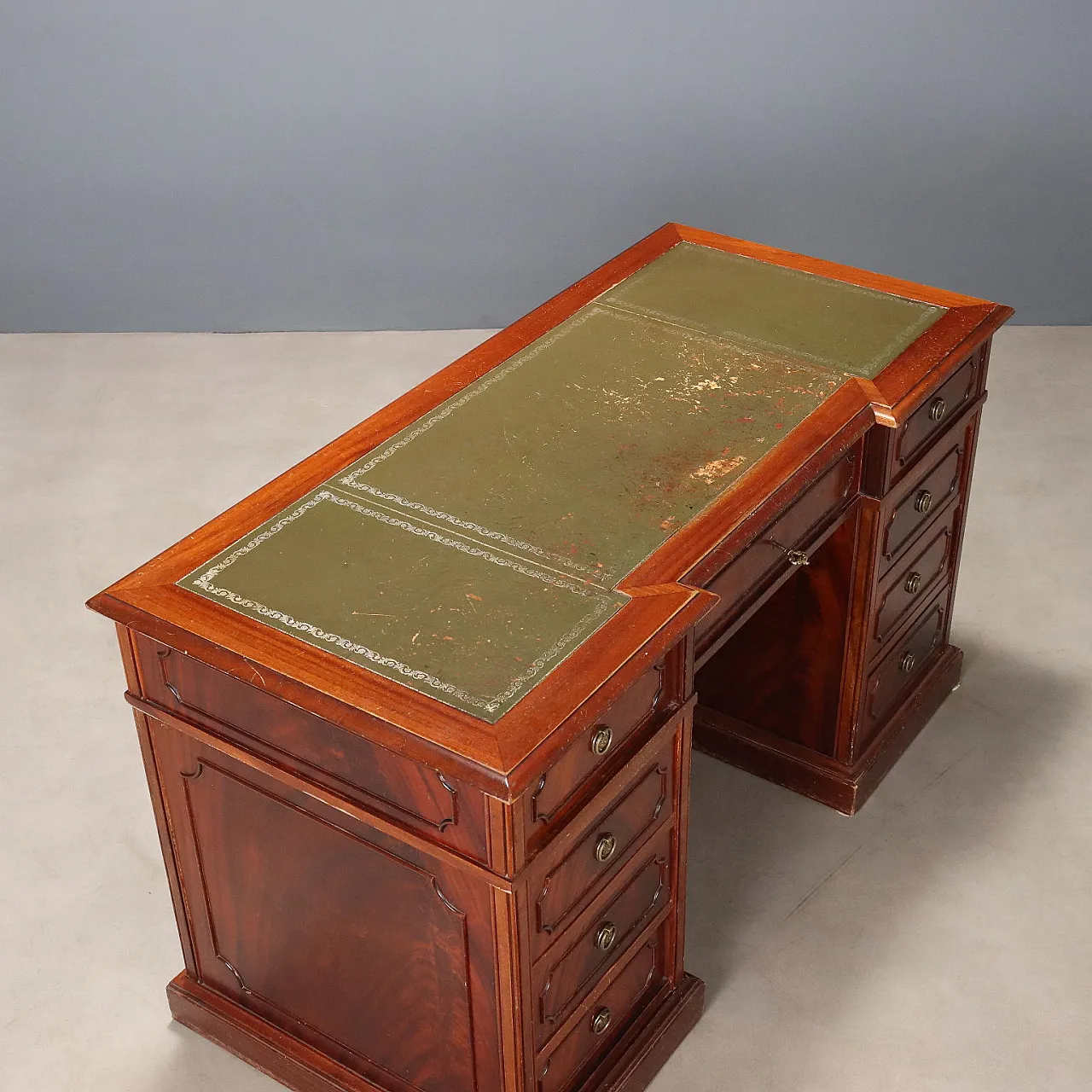 Mahogany desk, 20th century 7