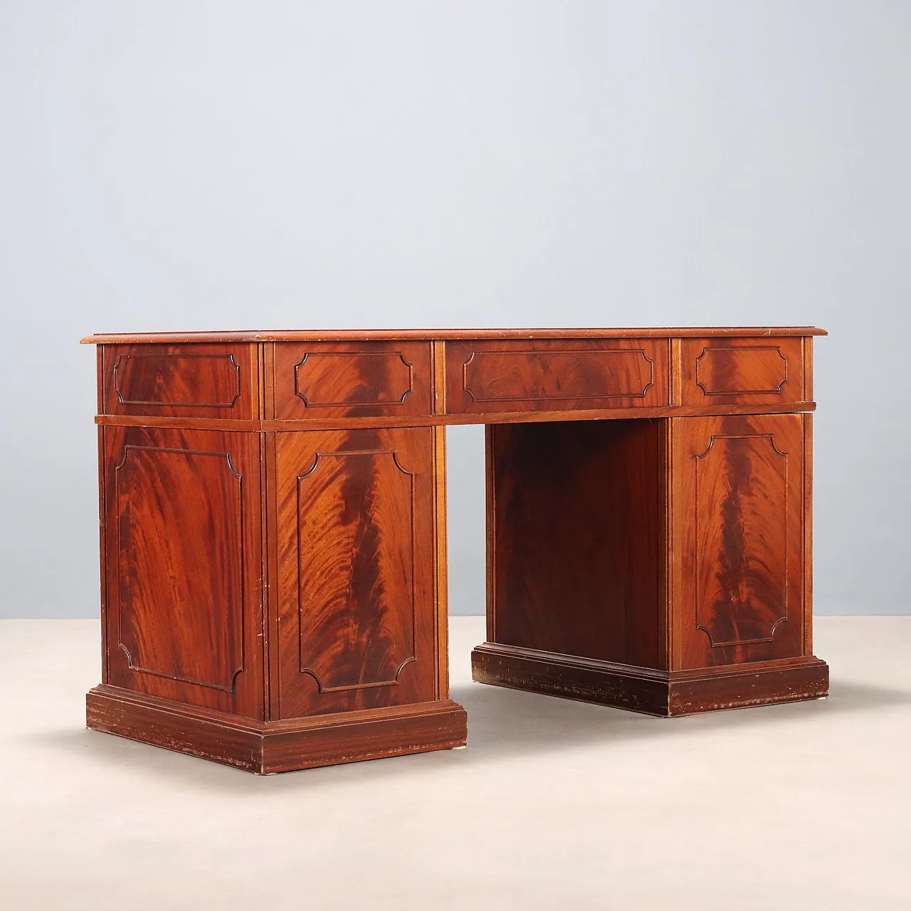 Mahogany desk, 20th century 9