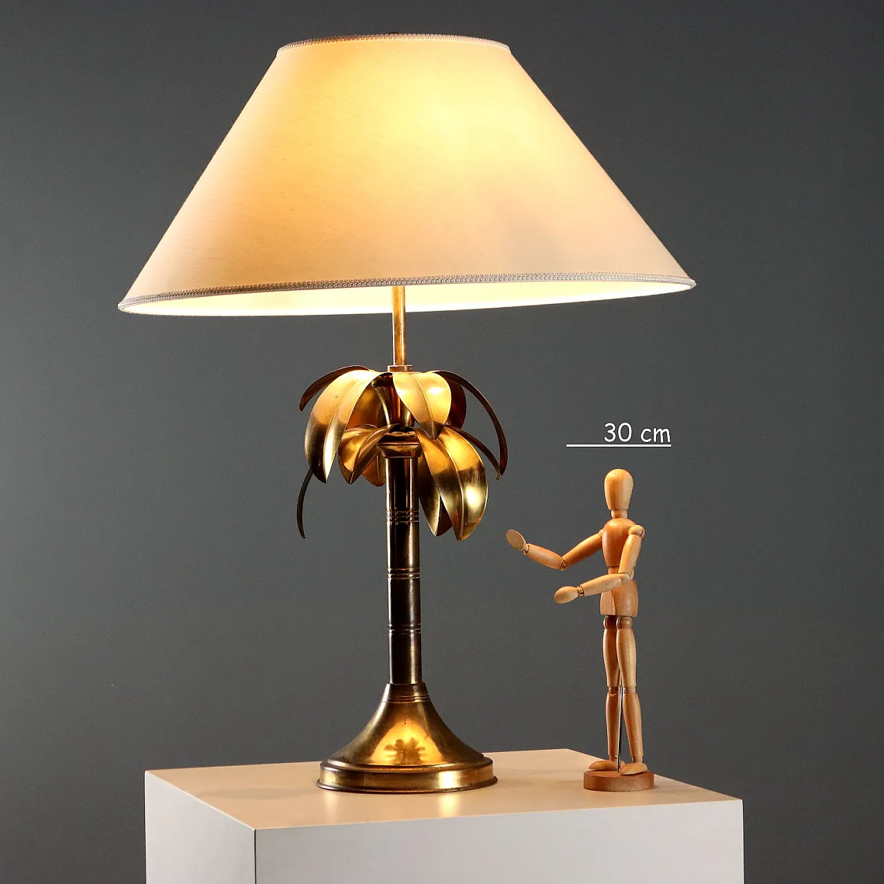 Brass lamp with leaf decoration and fabric lampshade, 20th century 2