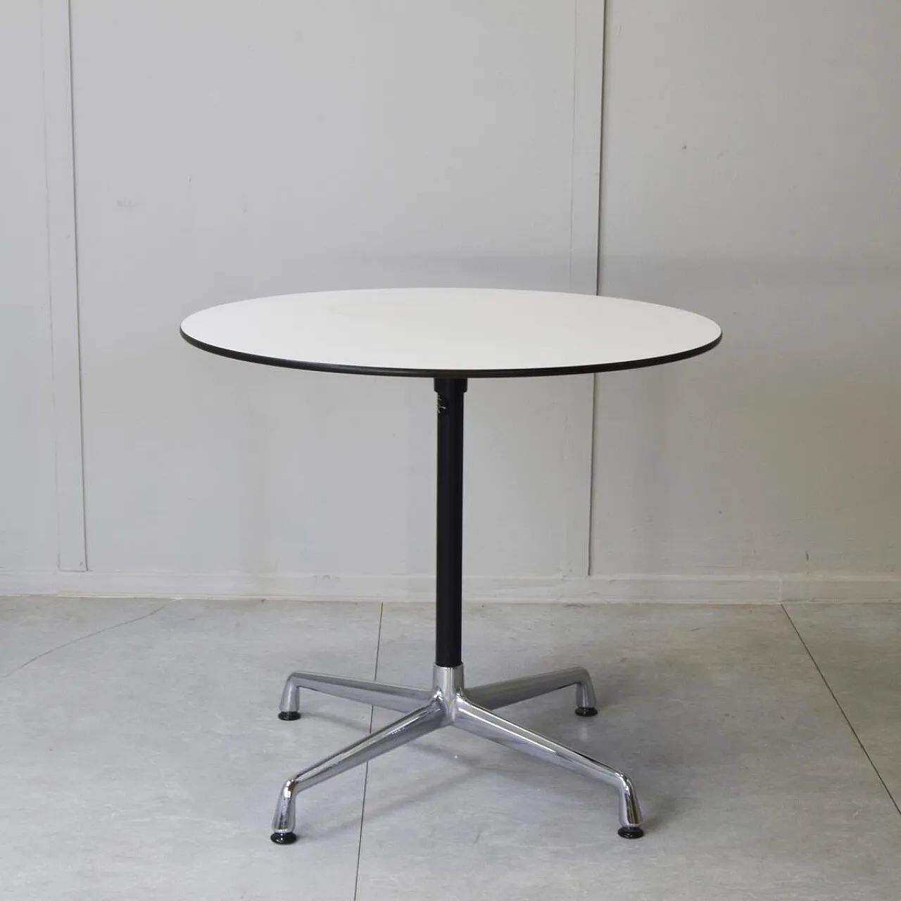 Contract round table by Charles and Ray Eames for Vitra, 1980s 1