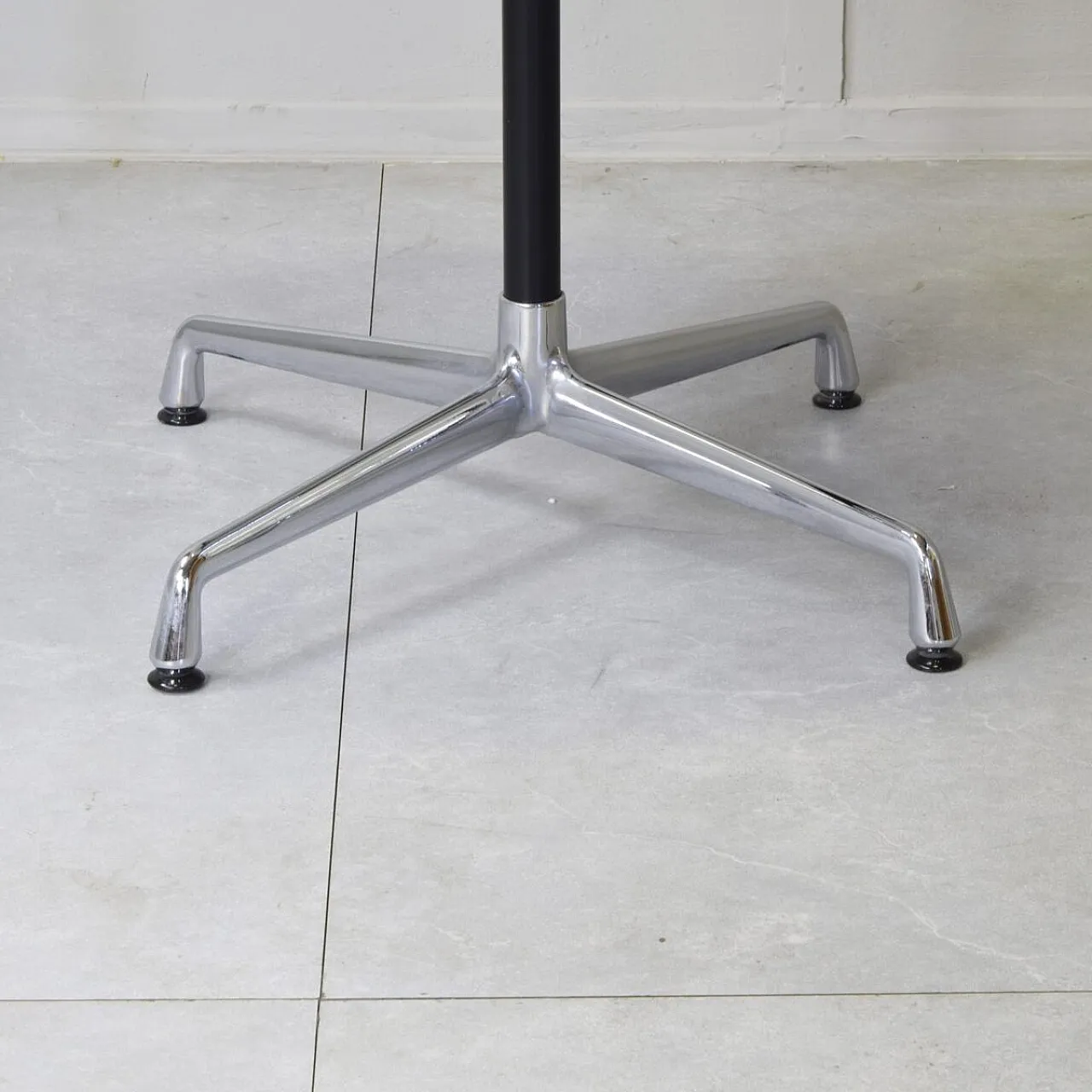 Contract round table by Charles and Ray Eames for Vitra, 1980s 4