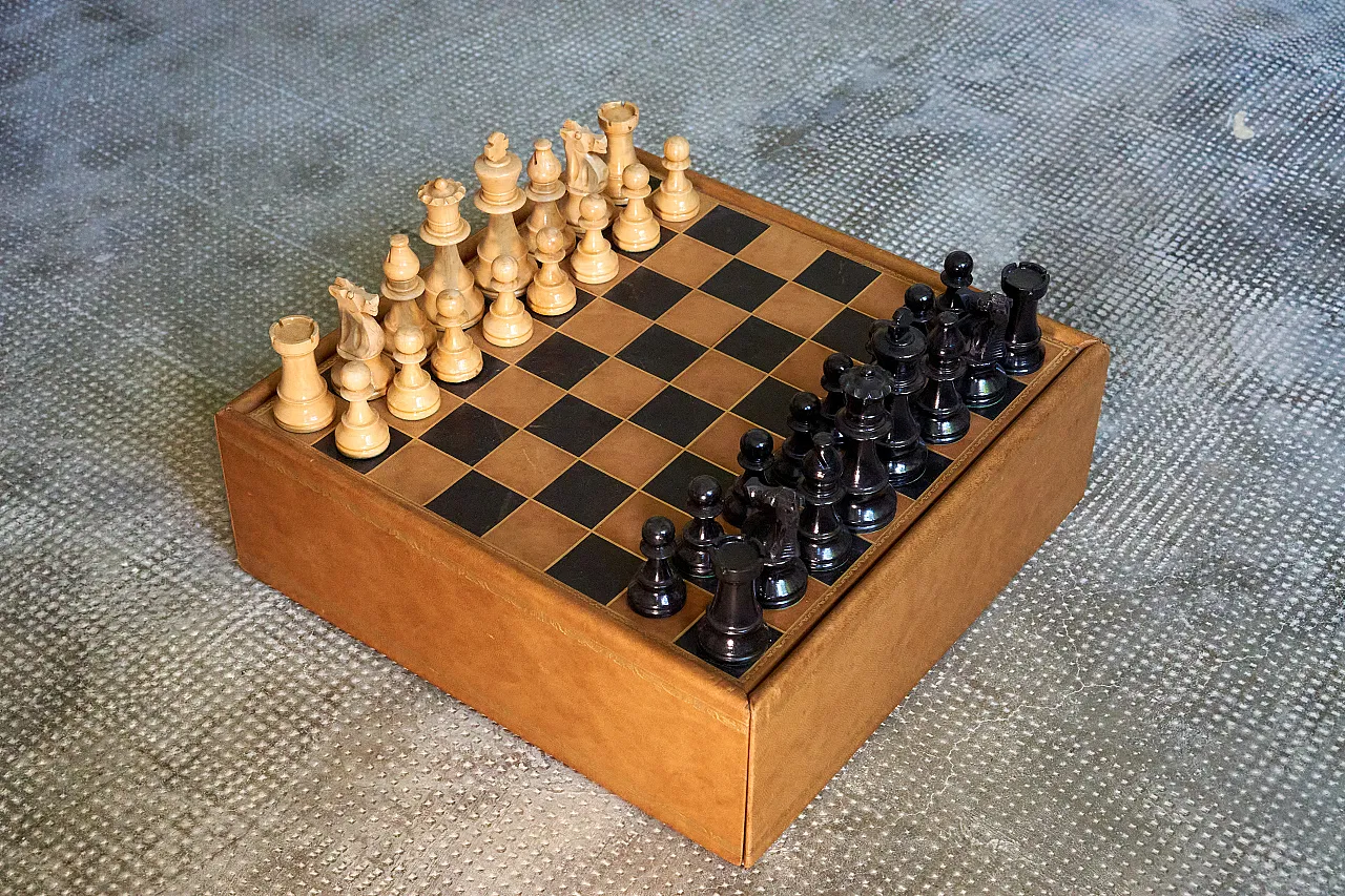 Chessboard with drawer covered in leather, 70s 12