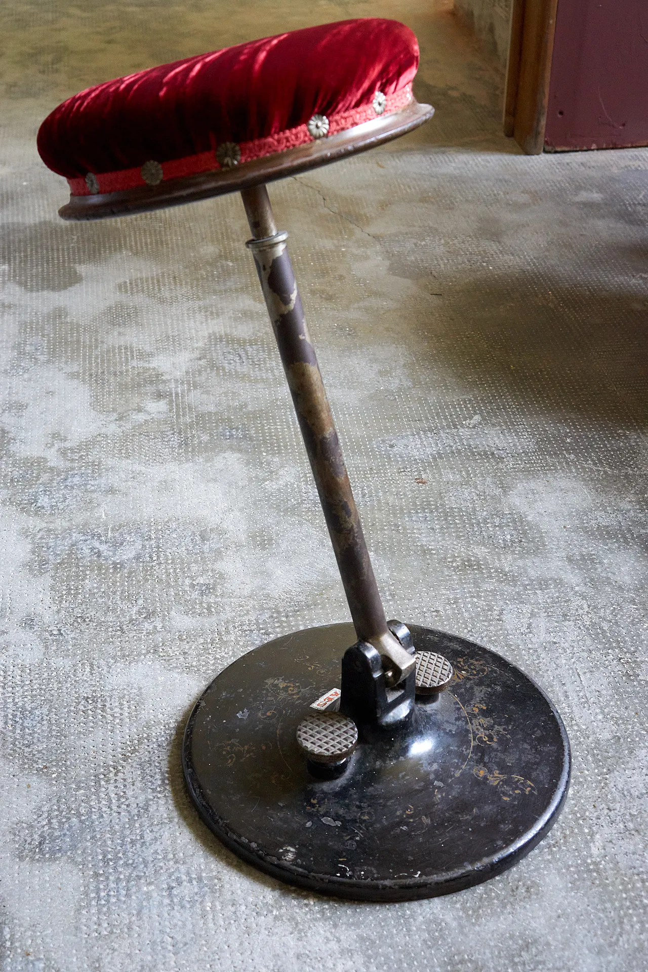 Stool in cast iron and wood, 1950s 11