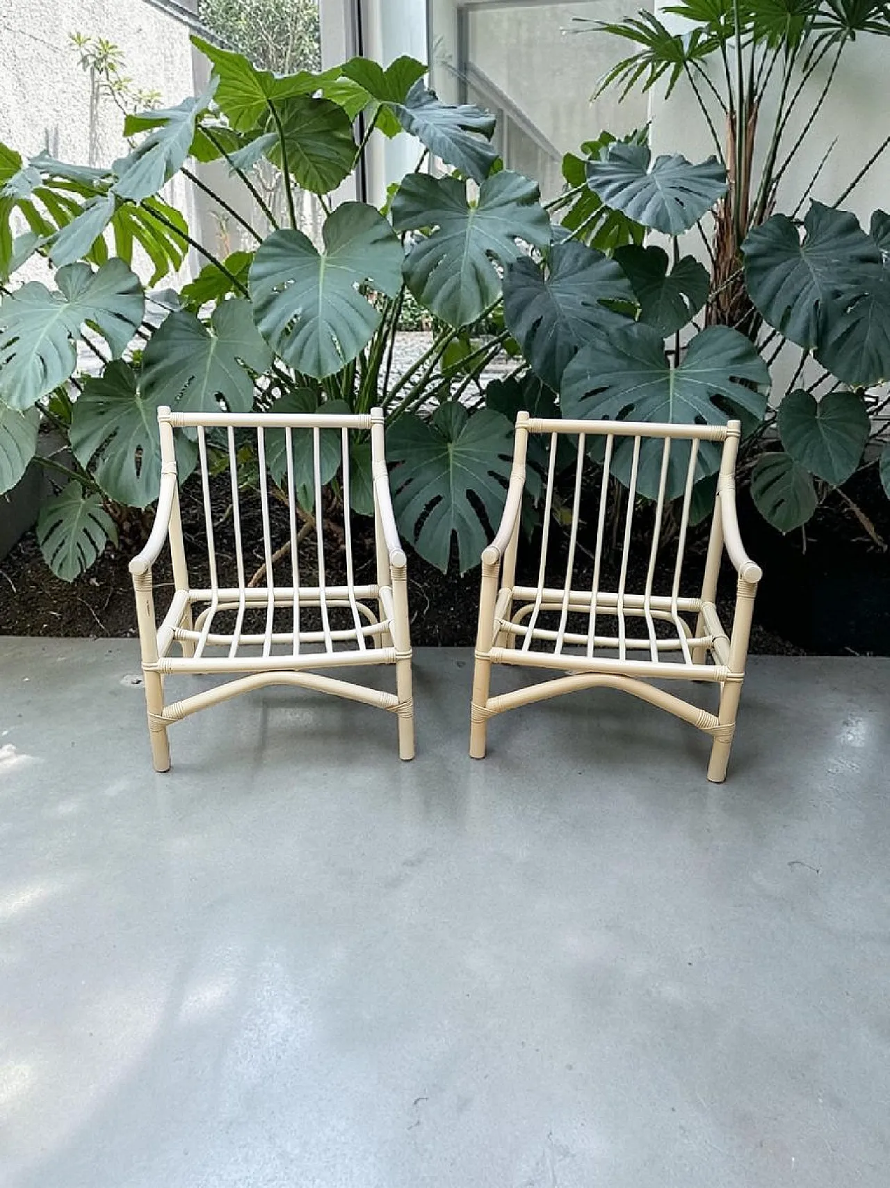 Pair of white lacquered bamboo armchairs, 1970s 5