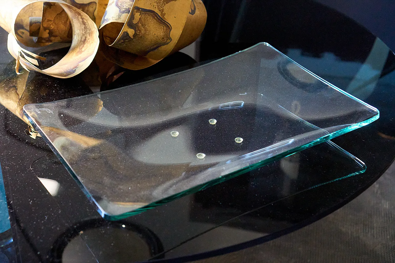 FIAM curved glass centrepiece 10