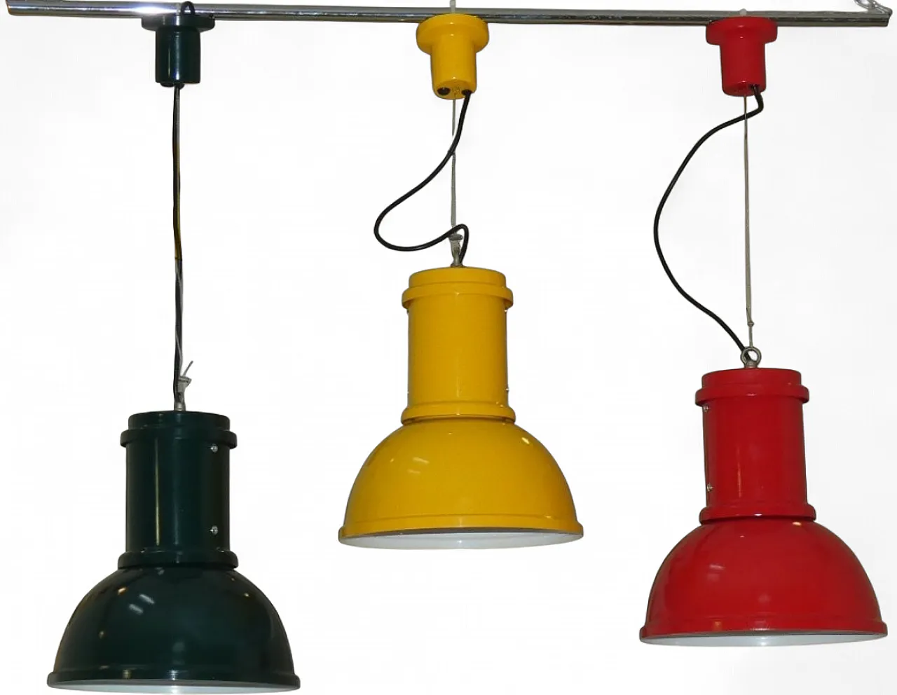 3 lampade in metallo dipinto di Fontana Arte, anni '70 25