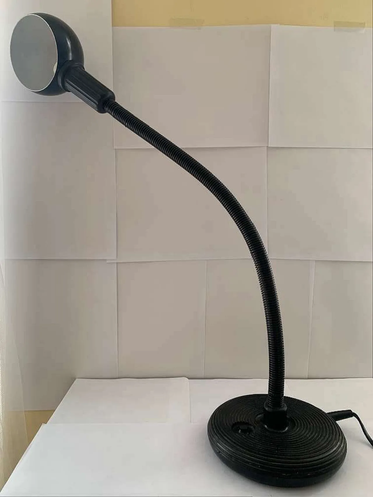 Lampada da scrivania Light Hebi Tavolo Design Isao Hosoe Valenti Luce Illuminazione 1