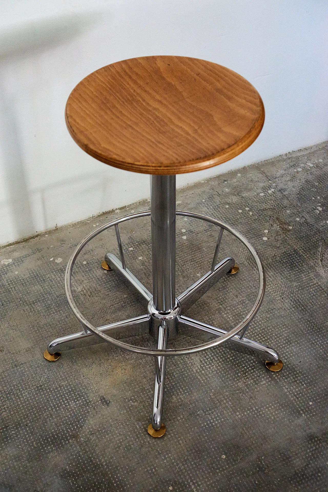 Industrial chrome and wood stool, adjustable in height, 60s-70s 6
