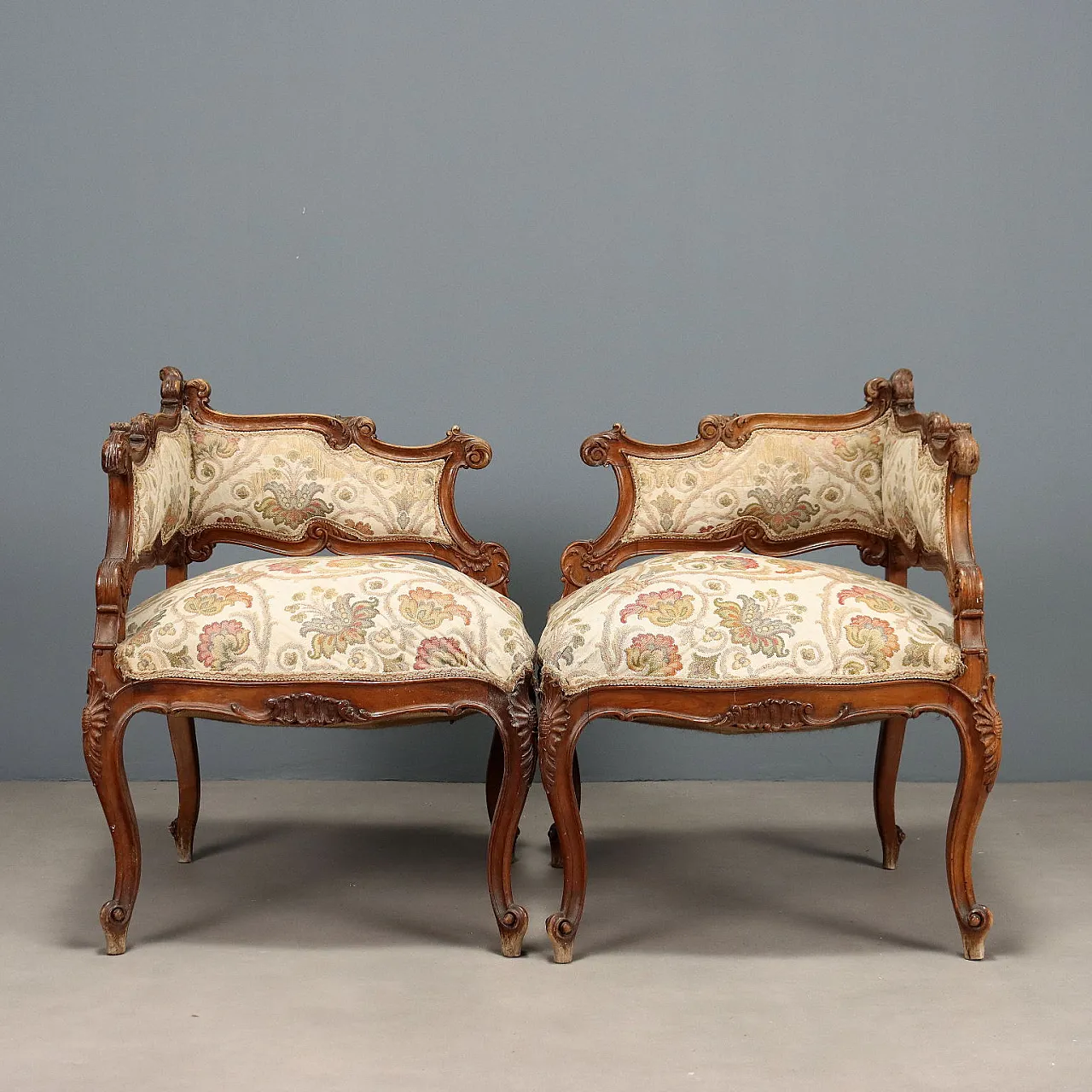 Coppia di poltroncine angolari in noce in stile tardo barocco, '800 6