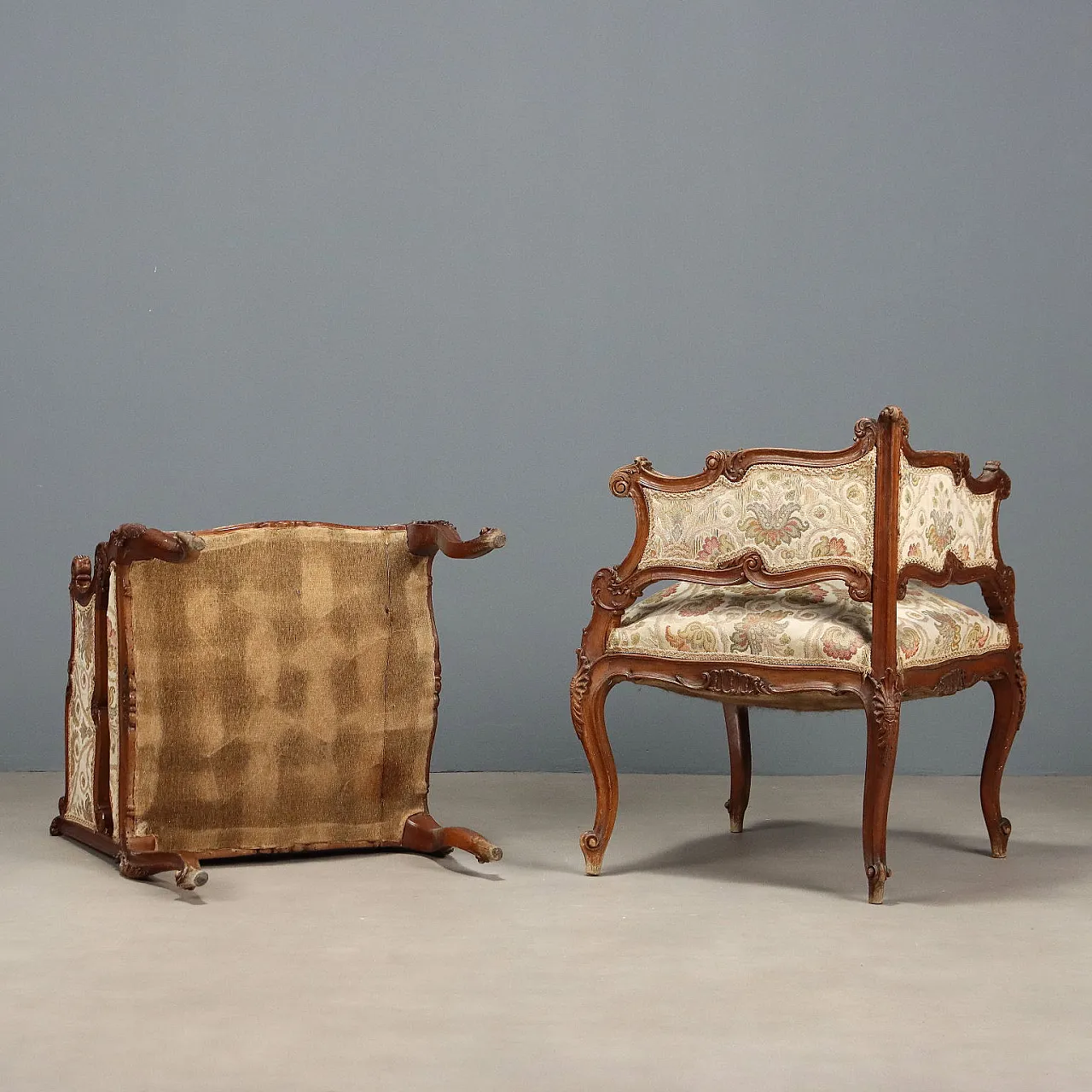 Coppia di poltroncine angolari in noce in stile tardo barocco, '800 9
