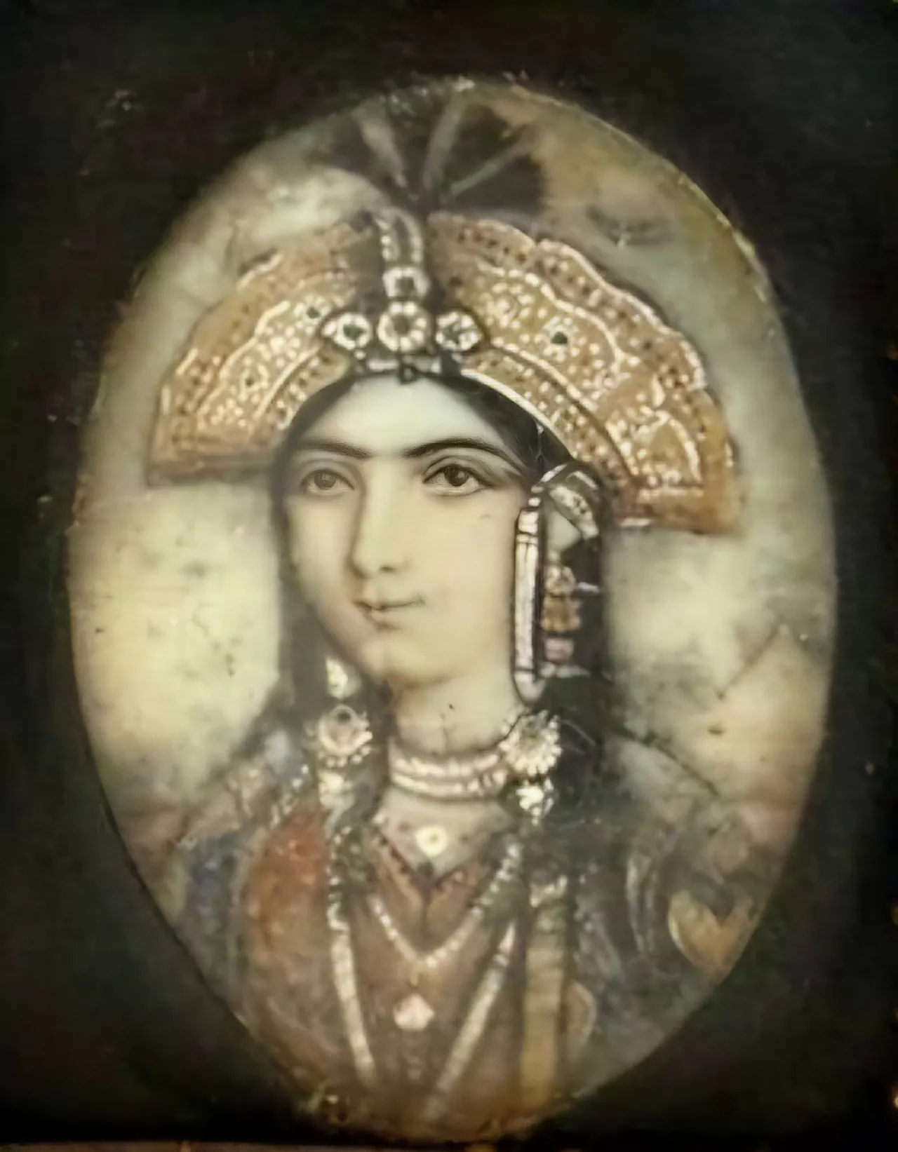 Mughal Lady Miniature on Ivory - Delhi School, 19th Century 3