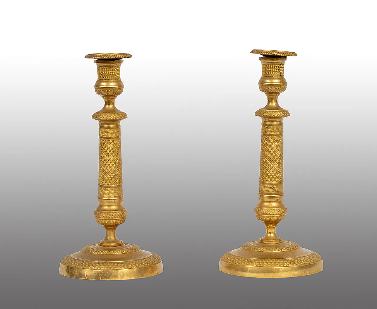 Coppia di candelieri in bronzo dorato, Francia, '800 1