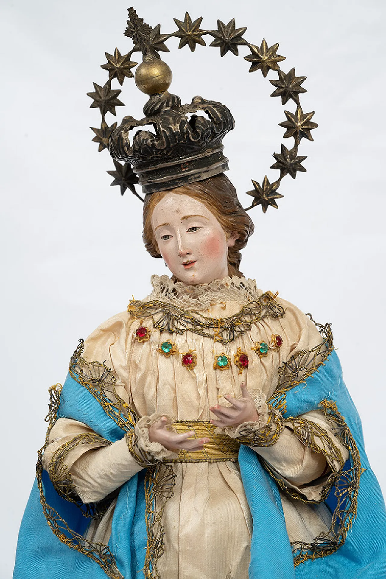 Sculpture depicting the Immaculate Madonna having wooden limbs 2