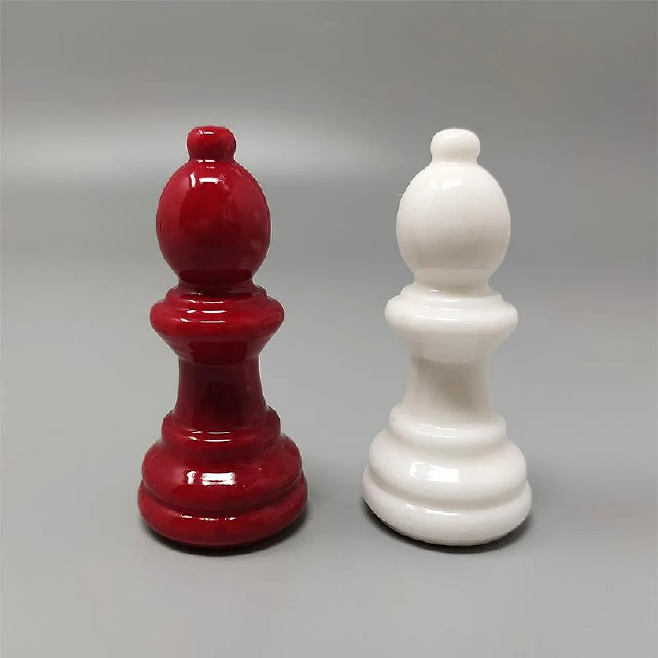 1970s Italian Volterra Alabaster Chess Set – Rare in Red & White. Made 9