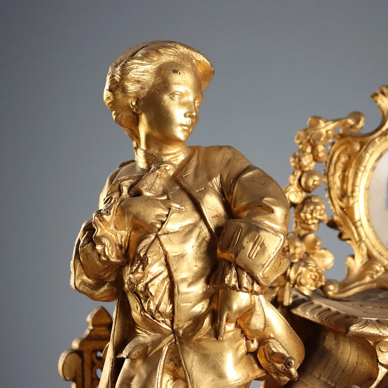 Golden antimony clock on wooden base, 20h century 3