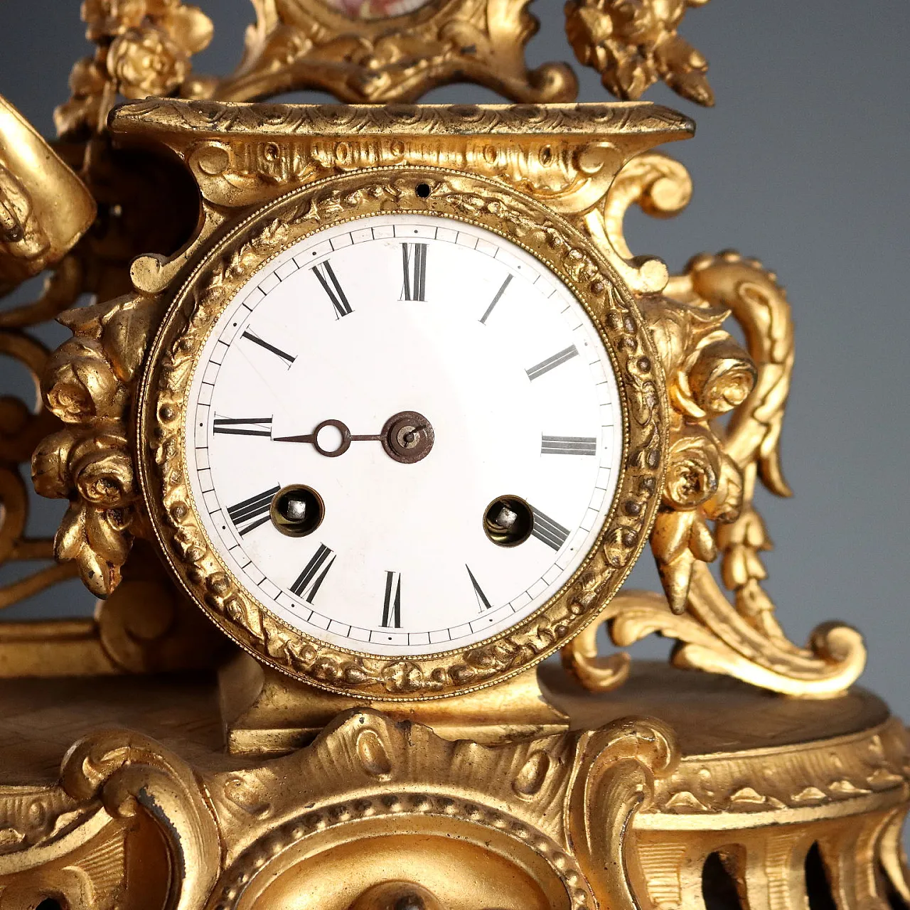 Golden antimony clock on wooden base, 20h century 5