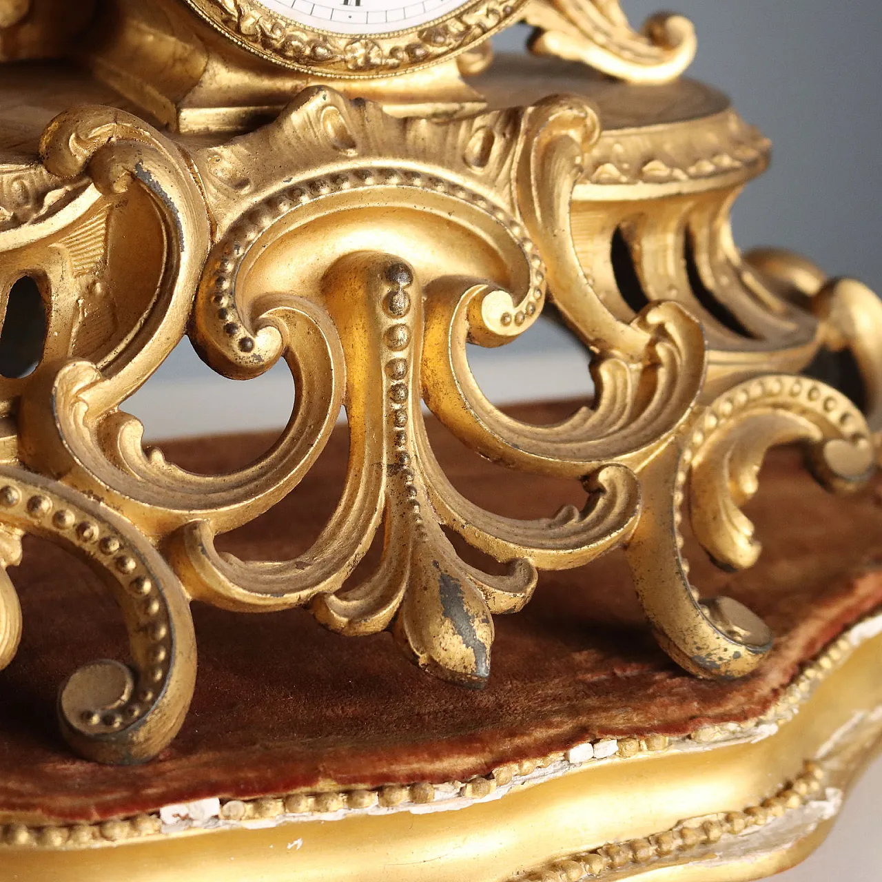 Golden antimony clock on wooden base, 20h century 7