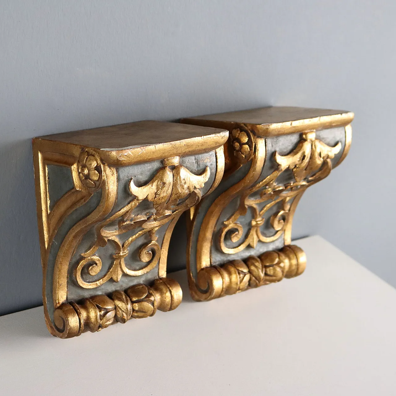 Pair of shelves in gilded wood, 19th century 1