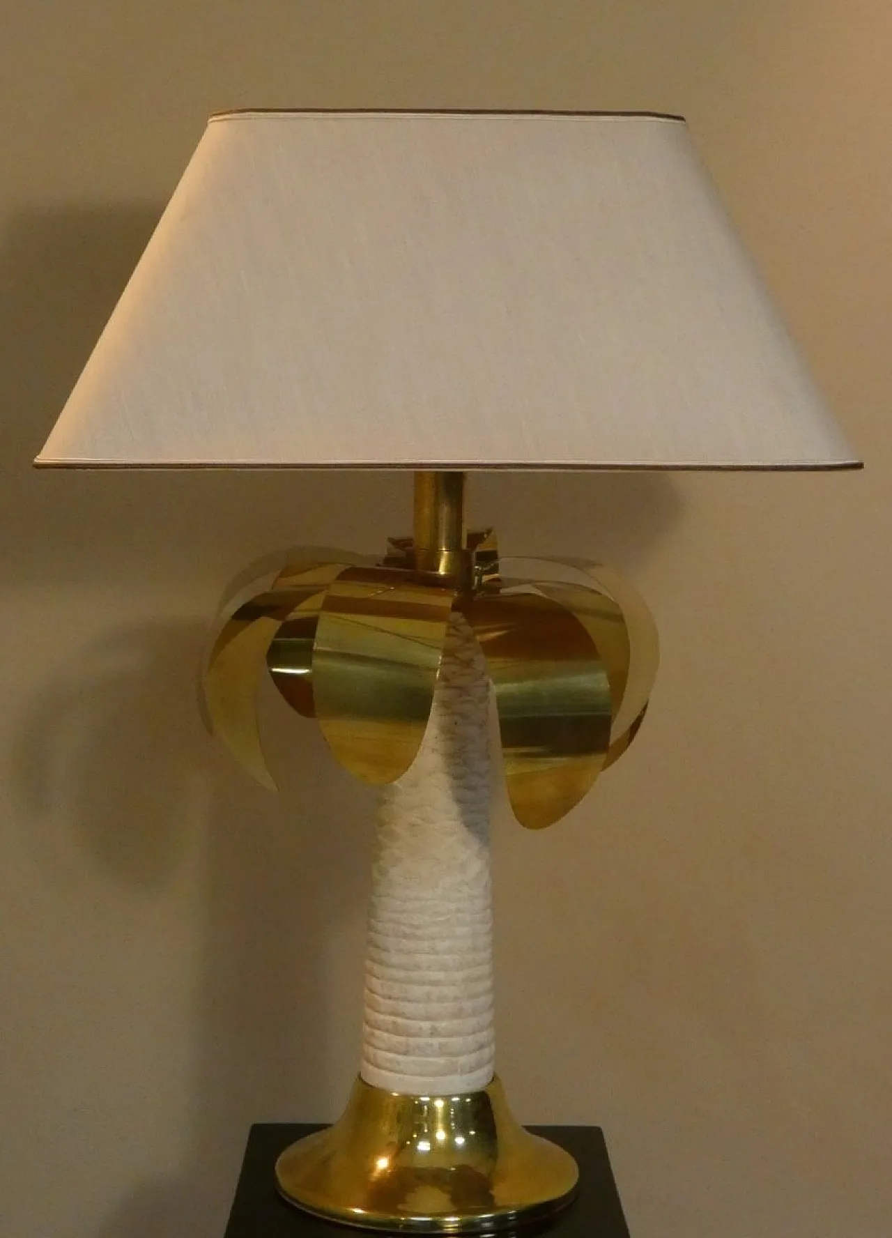 Palma table lamp in brass and resin, Italy, 1970s 1