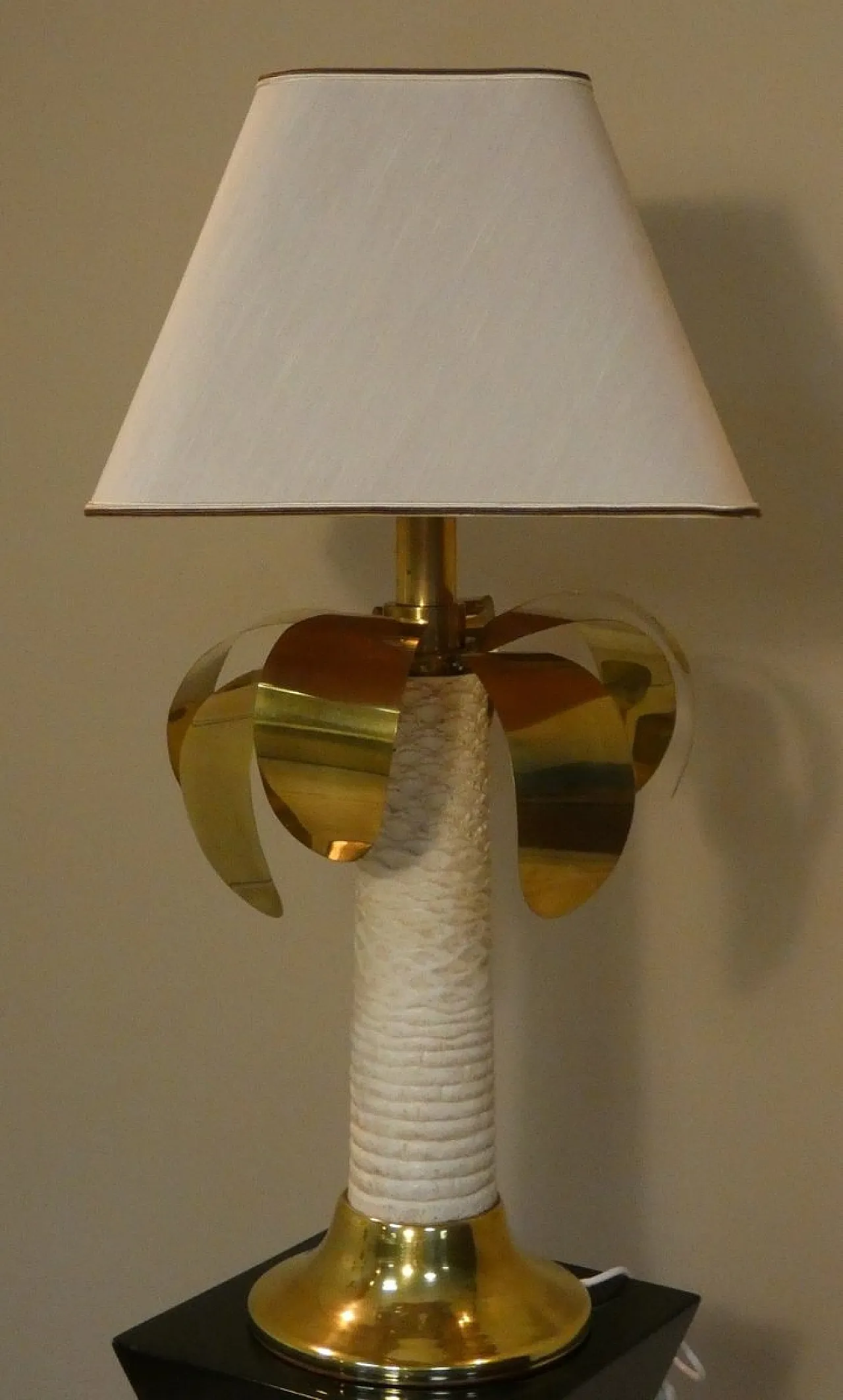 Palma table lamp in brass and resin, Italy, 1970s 3