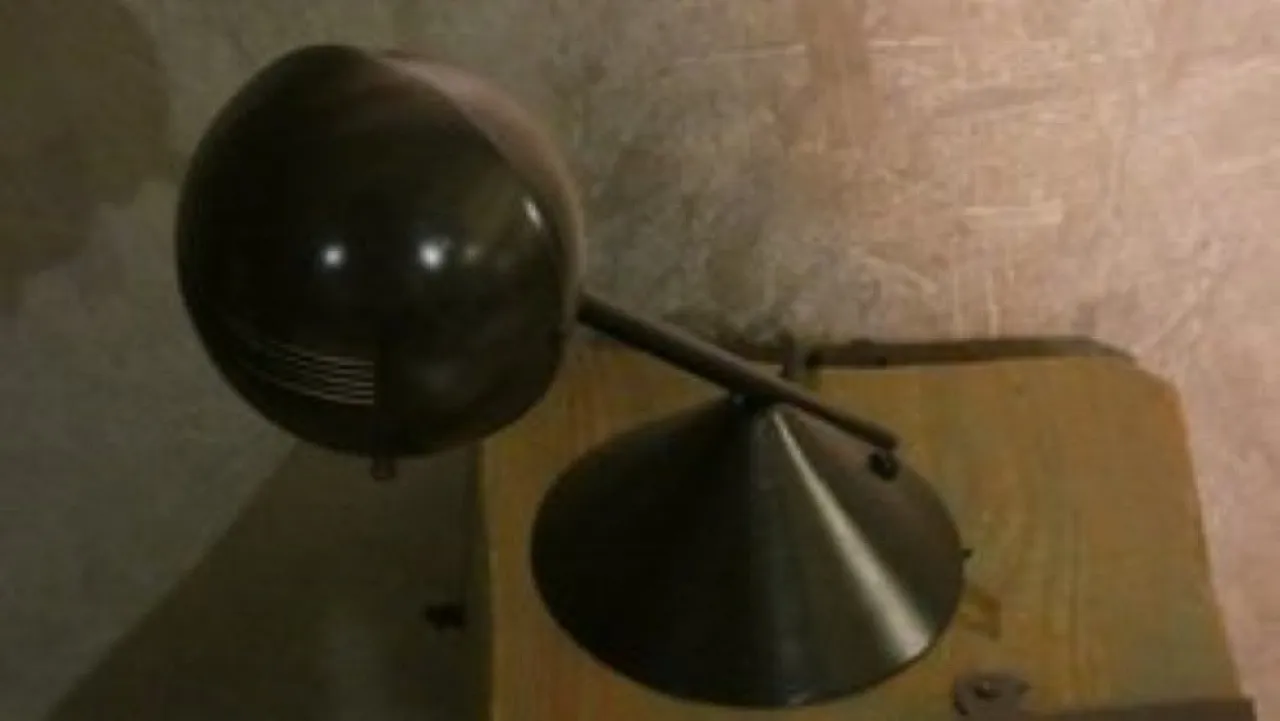 Metal desk lamp with adjustable spherical lampshade, 1980s 9