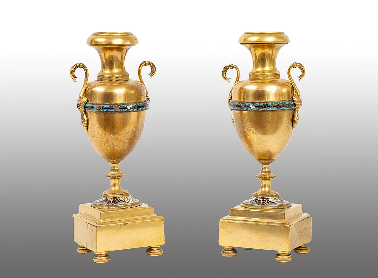 Pair of amphora vases in gilded bronze with clois inserts, 19th c. 1