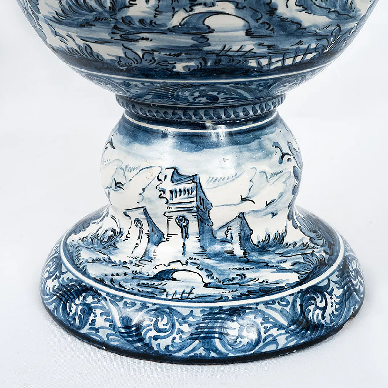 Vaso con coperchio in maiolica smaltata, Albisola, '800 3