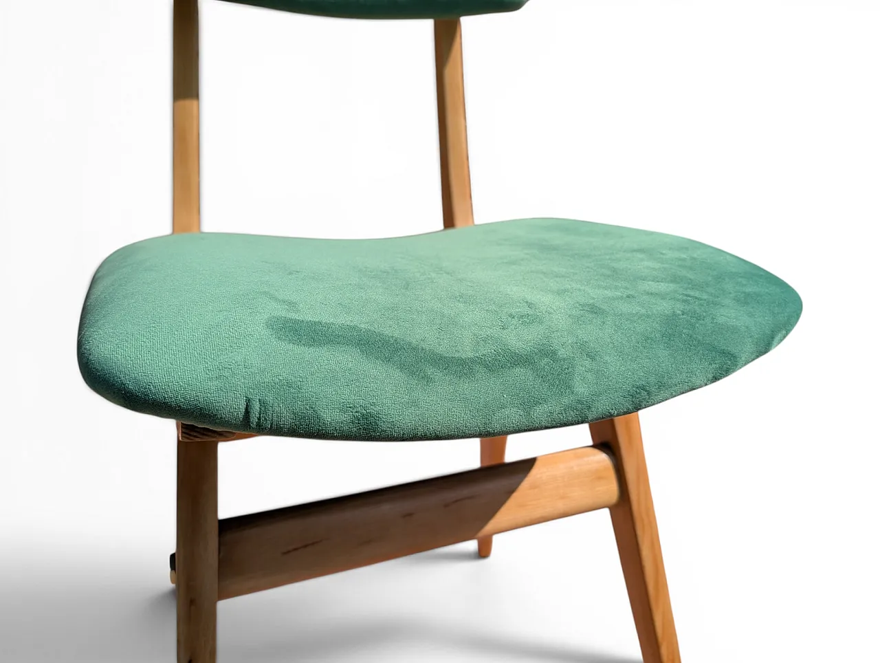 6 restored chairs in maple and sea green velvet, 60s 7