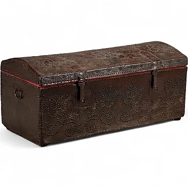 Spanish wooden trunk covered in leather, 18th century
